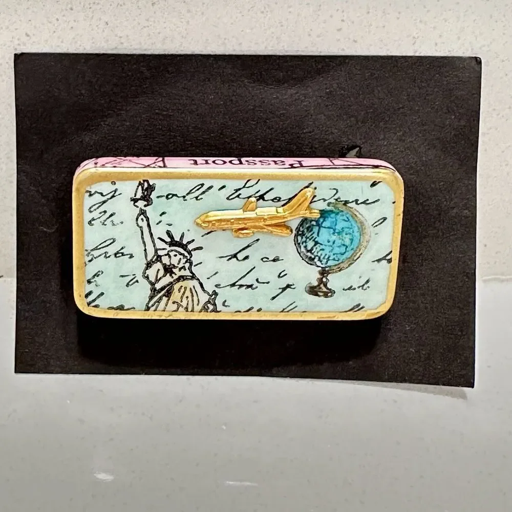 Handcrafted Pin Brooch Travel New York‎ Globe  Recycled Domino